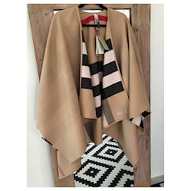 Burberry-NUOVA MANTELLA PONCHO CHARLOTTE BURBERRY REVERSIBILE CON ETICHETTE-Beige