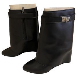 Second hand Givenchy Boots - Joli Closet