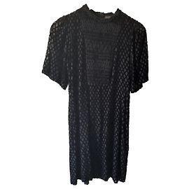 Maje Kleines schwarzes Kleid angezogen Schwarz