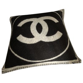 Cushion Chanel Black Grey