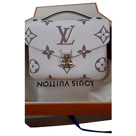Louis Vuitton Pochettes Crème