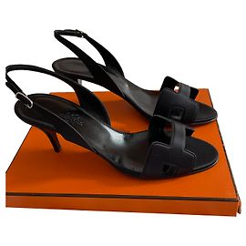 Hermès Sandália de cetim noturno Preto