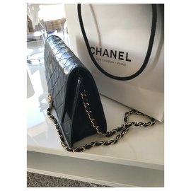 Chanel-Zeitlos-Schwarz