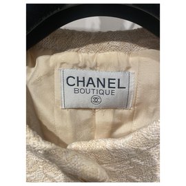 Chanel-Chaquetas-Beige