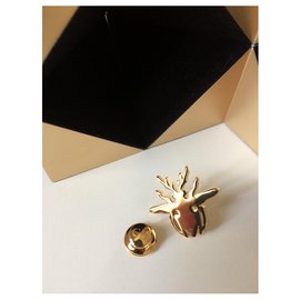 Dior pin di D'oro