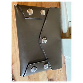 Mulberry Pochette in pelle con borchie a busta marrone gelso Marrone