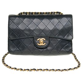 Chanel-El codiciado bolso Chanel Timeless 23cm de cuero acolchado azul marino con adornos de metal dorado-Azul marino