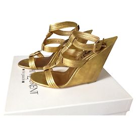 Escarpins Yves Saint Laurent Cuir Doré 37 Doré