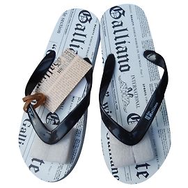 John Galliano white and black flip flops - 40 White