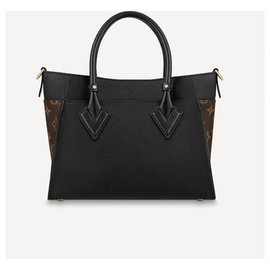 Louis Vuitton-LV On My side PM tote-Black