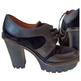 Botas de cano curto Marc Jacobs em couro preto com cadarço Preto