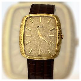 piaget 18k Solid Gold 31x30 Golden
