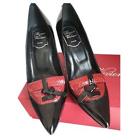 Roger Vivier Black Patent Leather Pumps with Red Heels Size 36 Black Red