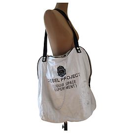 Diesel Tragetasche / Reisetasche, Papiertüte. Weiß