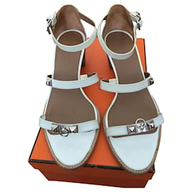 Hermès-Hermès white patent sandals with jewelry-White