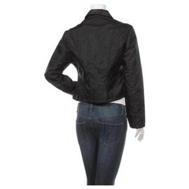 Ventcouvert-Short Fitted Black Zipped Jacket-Black
