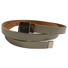 Louis Vuitton Gürtel Lackleder Perlgrau 95 cm Grau