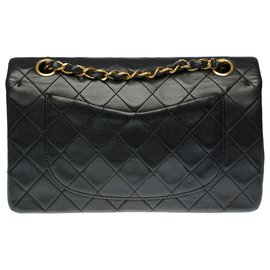 Chanel-Die begehrte Chanel Timeless Tasche 23cm in schwarzem gestepptem Leder, garniture en métal doré-Schwarz