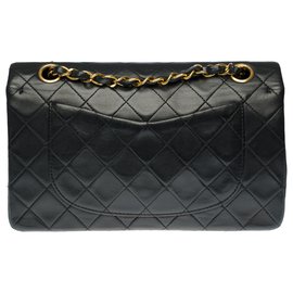 Chanel-La ricercatissima borsa Chanel Timeless 23cm in pelle trapuntata nera, garniture en métal doré-Nero