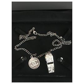 Chanel Collares largos Plata