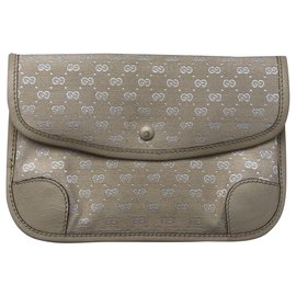 Gucci-Pochette-Beige