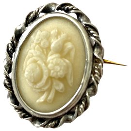 Vintage-Very old brooch (Approximately 1900)in Sterling Silver and the stone of a petrifying fountain-Eggshell