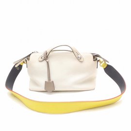 Fendi-Au fait 2sac porté épaule way Boston en cuir blanc-Blanc