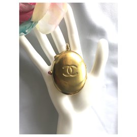 Chanel-Locket-Gold hardware