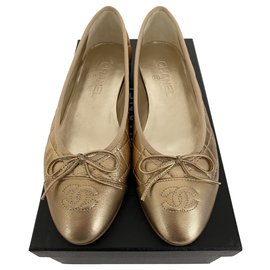 Chanel-Bailarinas de pele de cordeiro dourada , taille 38 , Estado perfeito-Dourado