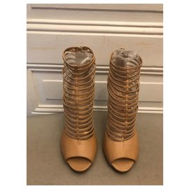 Gucci-Beige sandals-Beige