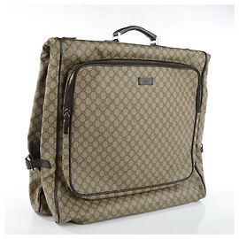 Gucci Bolsa de roupa marrom Supreme GG Outro