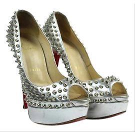 Christian Louboutin sz 38.5 Saltos com plataforma Silver Spike Lady Peep Outro