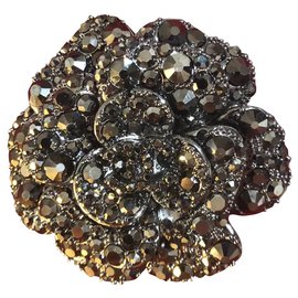 Chanel-Chanel brooch fall collection 2012-Black