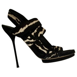 Gucci-Sandálias de salto alto preto e branco-Preto,Branco