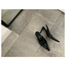 Chanel-Zapatos de tacón Chanel abiertos-Negro