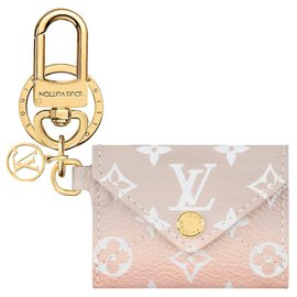 Louis Vuitton-Llavero con dije LV Kirigami-Rosa