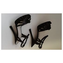 Pollini Sandalen aus schwarzer Seide Größe 38 Schwarz