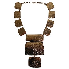 Colar MAX MARA em metal martelado. Dourado