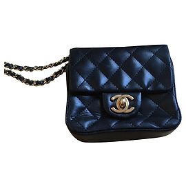 Chanel Handtasche aus schwarzem Leder Schwarz