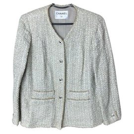 Chanel-Chaquetas-Beige