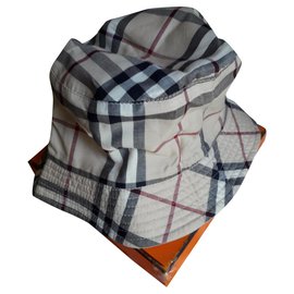 Burberry-Reversible Burberry hat-Beige