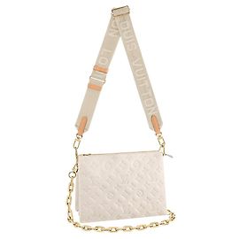 Bolso Louis Vuitton Couscin PM piel beige Beige