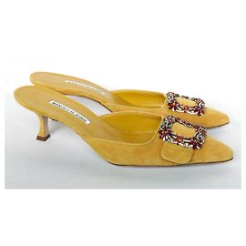 Manolo Blahnik Hangisimu Pantoletten Senf