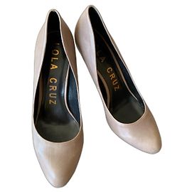 Lola Cruz Pumps Grey