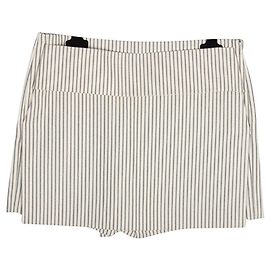 Shorts Givenchy. Cru