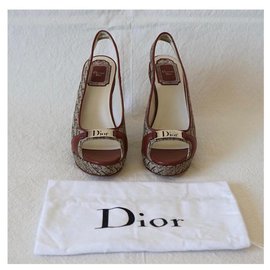 Christian Dior-Sandalias Dior con cuña-Castaño,Beige
