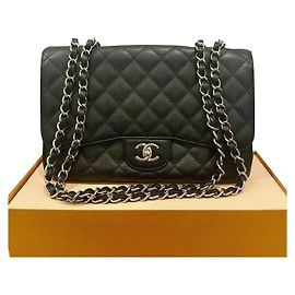Bolsa Chanel Preto Acolchoado de Couro Caviar Clássico Jumbo com Aba Única Preto