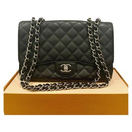 Chanel-Bolso de solapa clásico jumbo de piel de caviar acolchado negro de Chanel-Negro