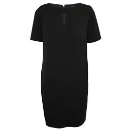 Elie Tahari-Petite robe noire avec petite ouverture devant-Noir