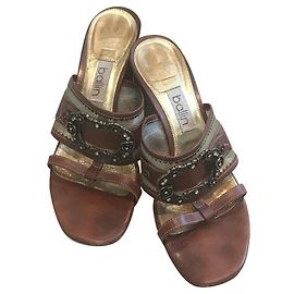 Mulas Ballin de couro marrom com fivela de vidro rosa Marrom